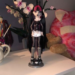 Monster high black and white Draculaura reproduction